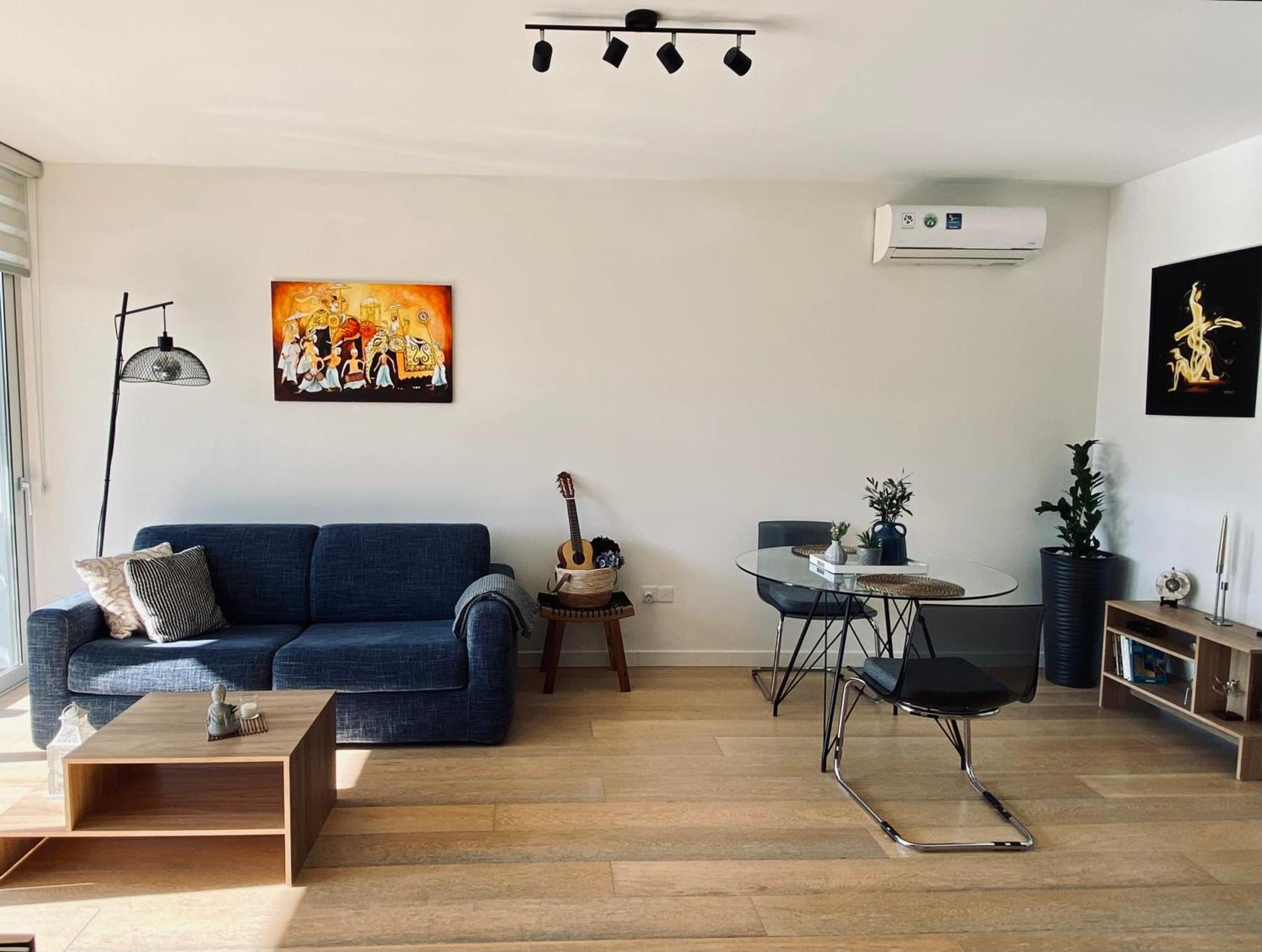 Stylish One-bedroom In Engomi